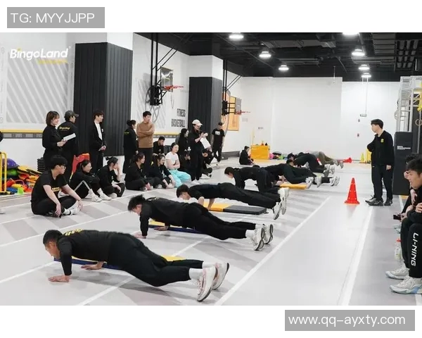 四川教练组集体罢工球员自发训练并将于周五前往青岛体测